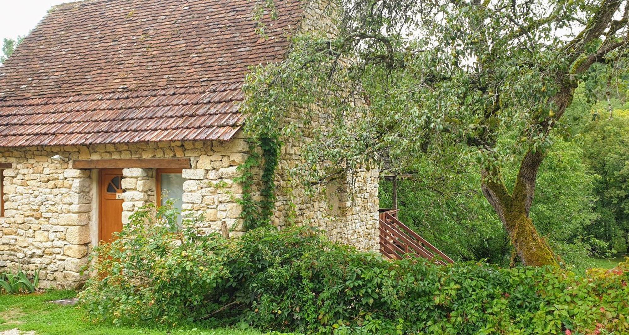 Gite Et Chambres D'Hotes - Sur Le Chemin Des Sens Azerat Exterior photo